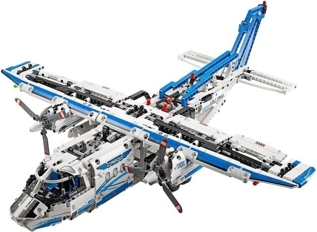 Конструктор LEGO Technic Грузовой самолет 42025 фото 2